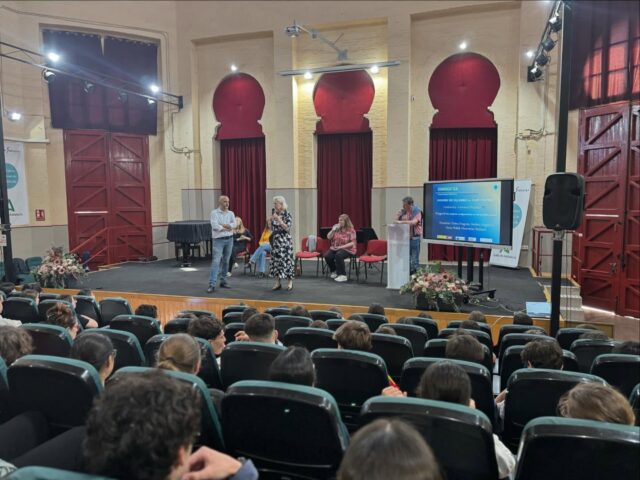 🇪🇸 Trans Europe Express à Séville !

Superbe matinée de transmission au Conservatoire Francisco Guerrero avec les étudiants sévillans ! 🎻

Au programme : une conférence pédagogique et un mini-concert pour faire découvrir la création contemporaine. Un moment d’échange précieux entre nos compositrices Florentine Mulsant, Timea Dragony, Andrea Szigetvari, Anna Malek, les musiciens de l’ensemble et la nouvelle génération.

C’est aussi ça, l’esprit Trans Europe Express : partager et inspirer ! ✨

🚀 Dernière étape ce soir : le grand concert de clôture au CICUS à 20h00 pour achever en beauté cette magnifique résidence espagnole. 🇪🇺

#DesEquilibres #TransEuropeExpress #Sevilla #MusiqueContemporaine #Transmission EuropeCreative Compositrices

@pykaagnes @jeansautereau @jordancostard @florentinemulsant @dragonytimea @szigetvari.andrea1 @annamalekolszowka